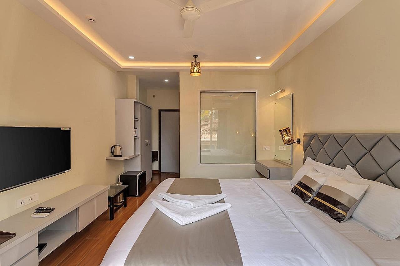 La Baga Beach Hotel Deluxe Room 5