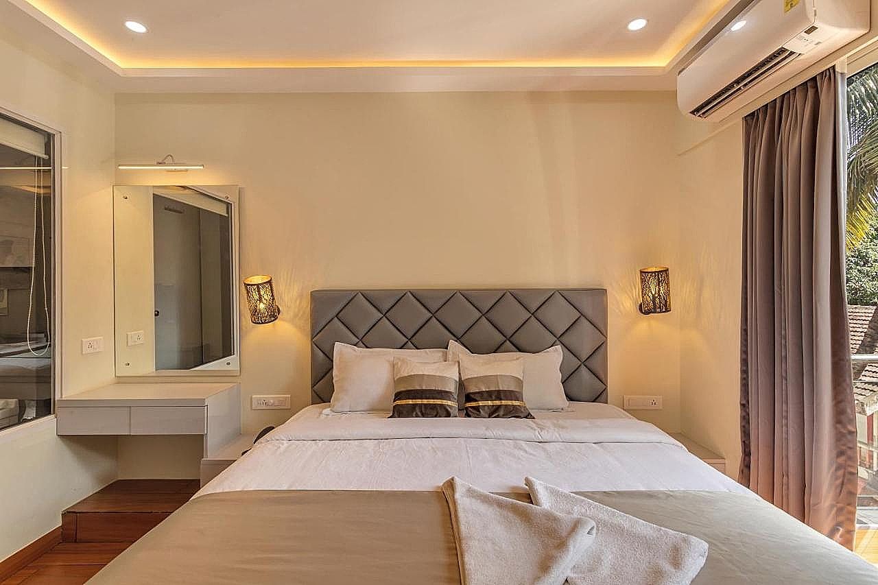 La Baga Beach Hotel Deluxe Room 8