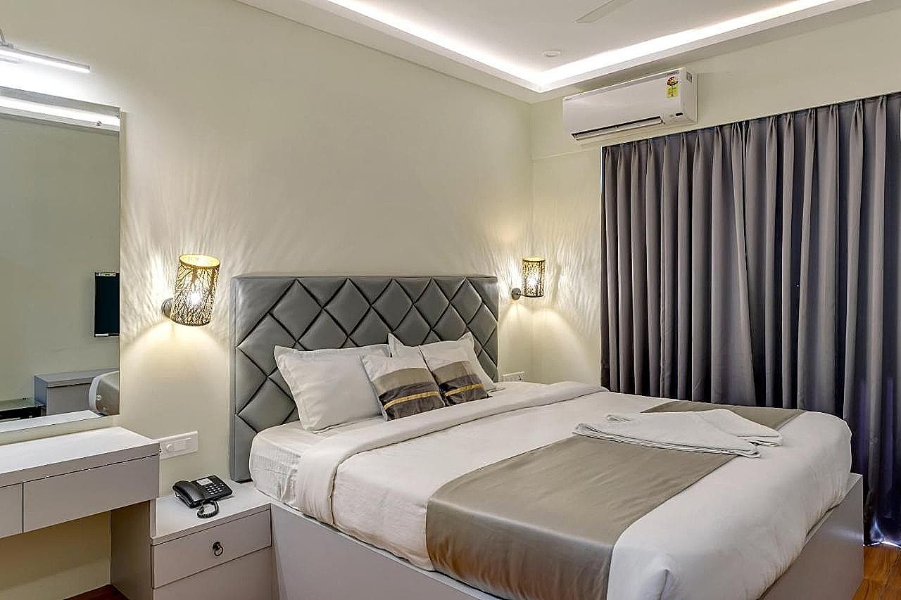 La Baga Beach Hotel Deluxe Room 6