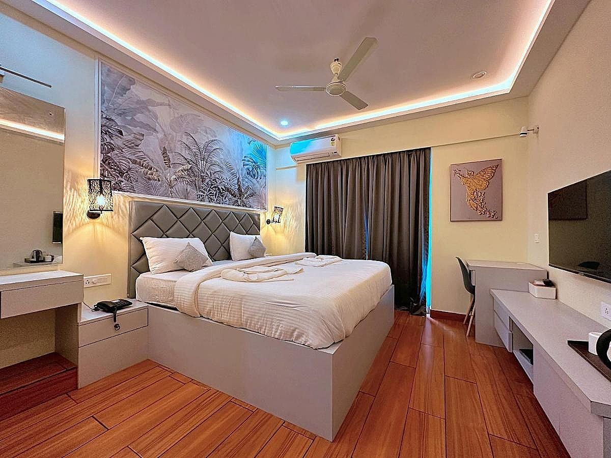La Baga Beach Hotel Deluxe Room 3