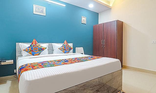  FabHotel Broholic Suites, U.S. Consulate Deluxe Room 3