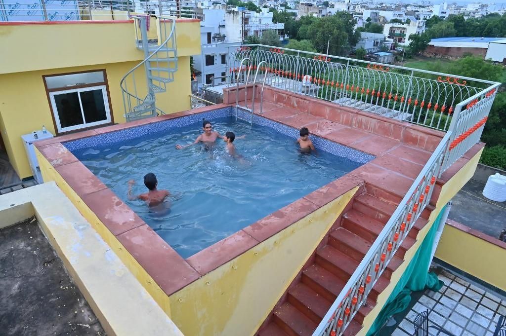 Swimming pool