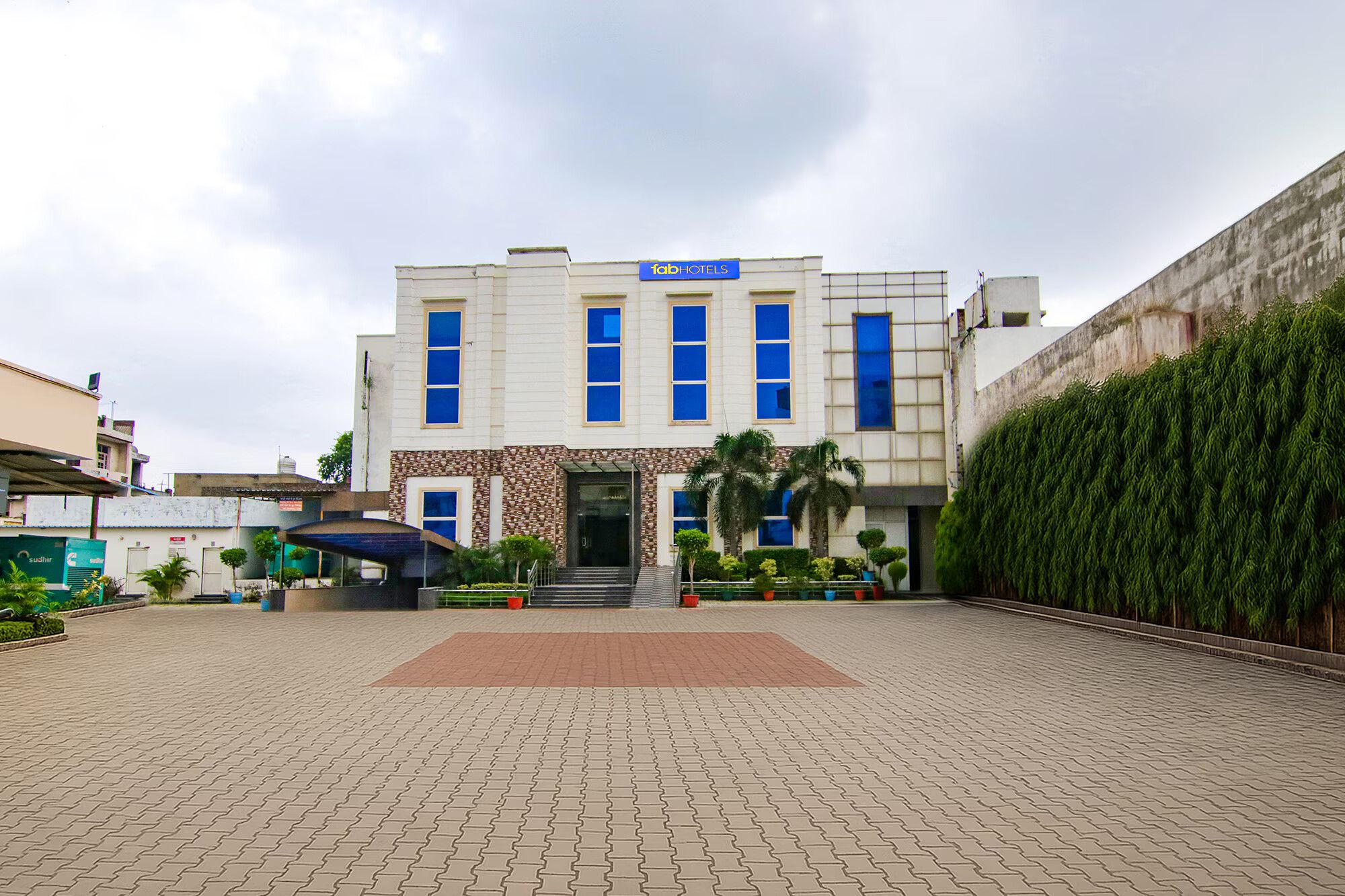FabHotel Jalandhar Corporate Suites