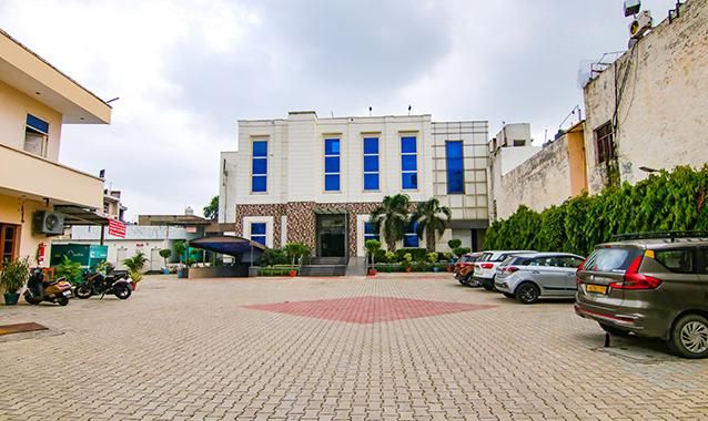 FabHotel Jalandhar Corporate Suites