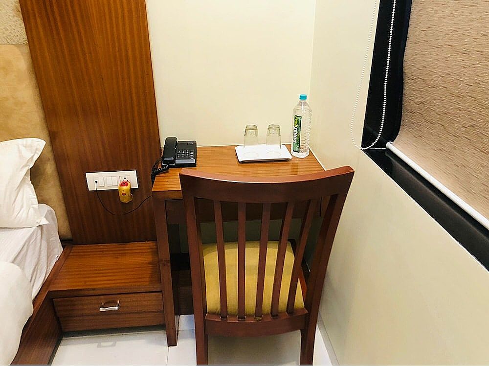 FabHotel Seven Hills Deluxe Room 6