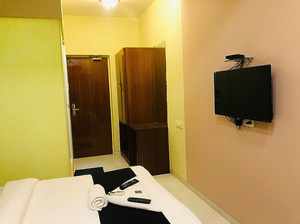 FabHotel Seven Hills Deluxe Room 8