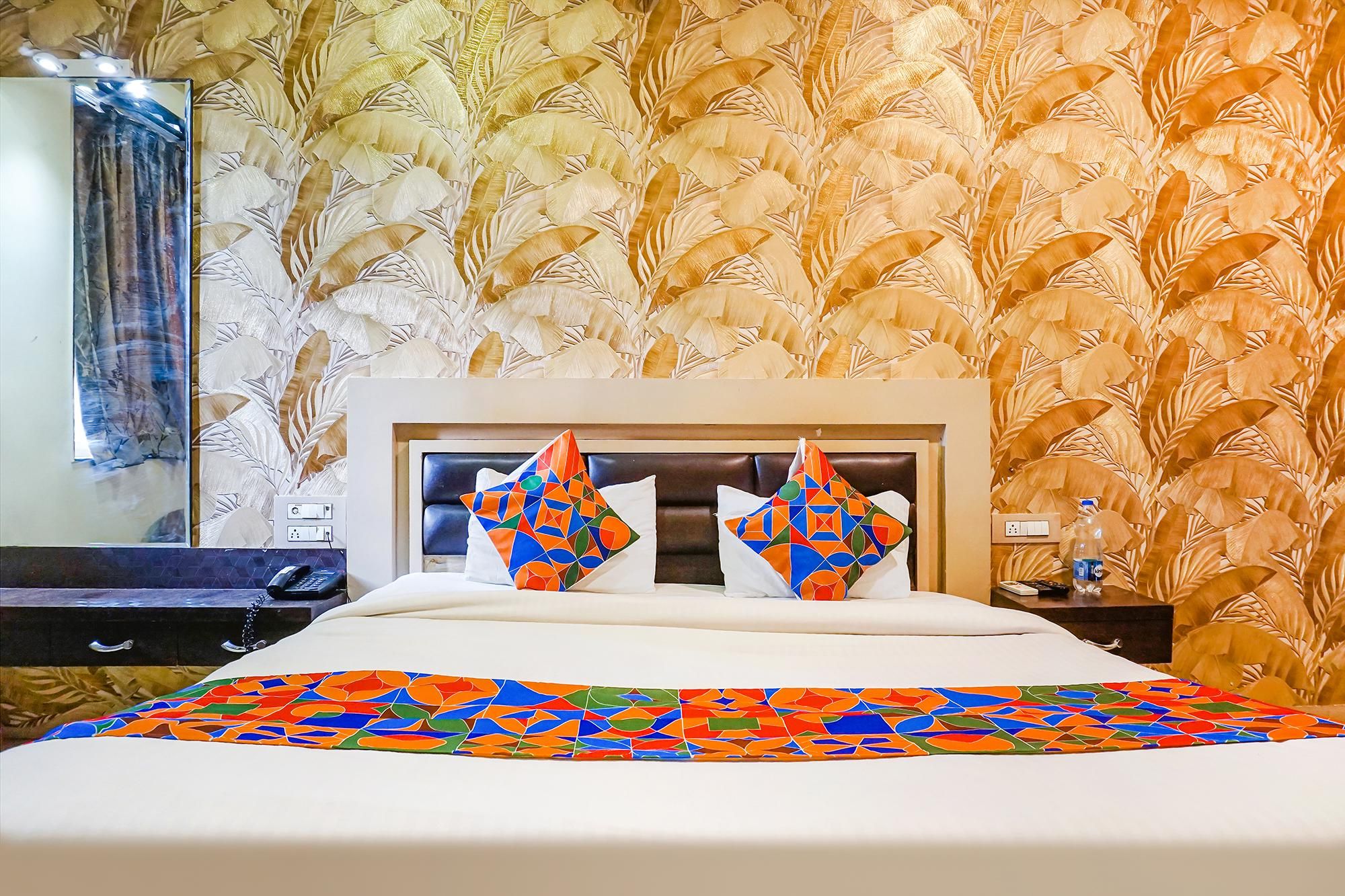 FabHotel Shades of Royal Deluxe Room 5