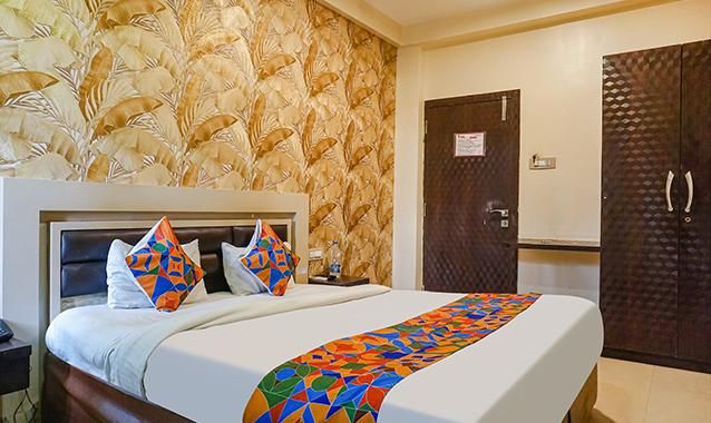 FabHotel Shades of Royal Deluxe Room 2