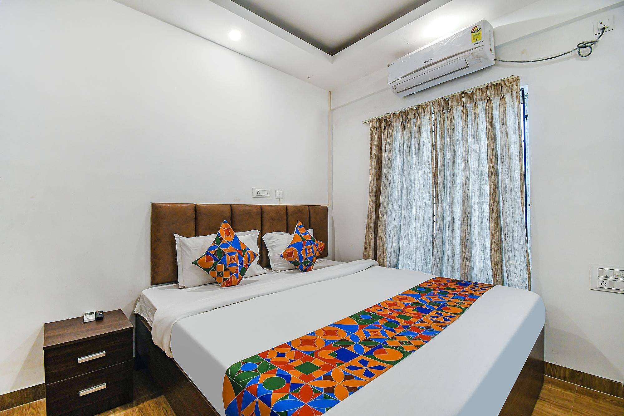 FabHotel Seven Wonders 55 Deluxe Room 4