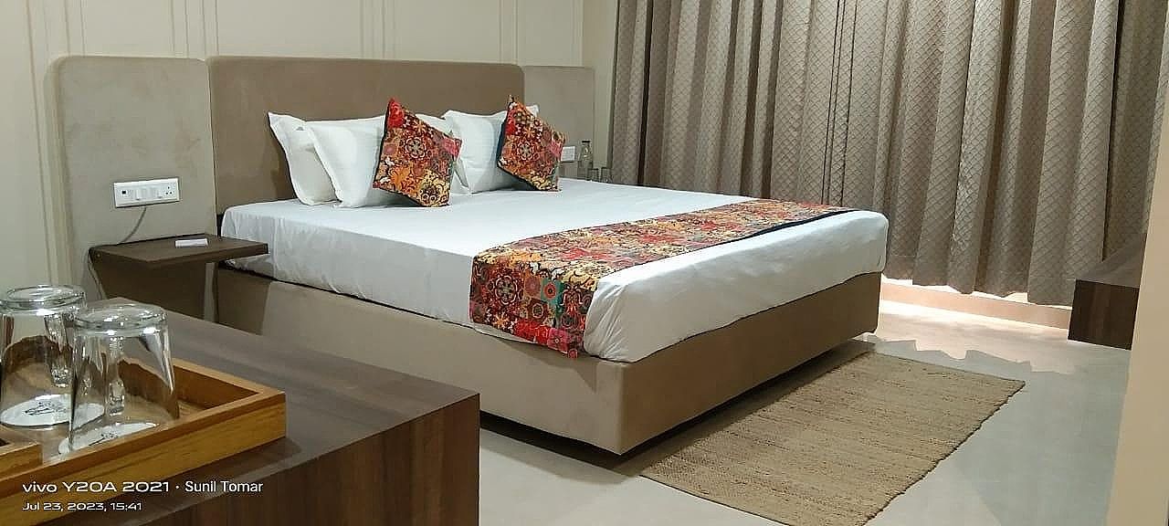 HHW Buddha Lineage Signature Room 3