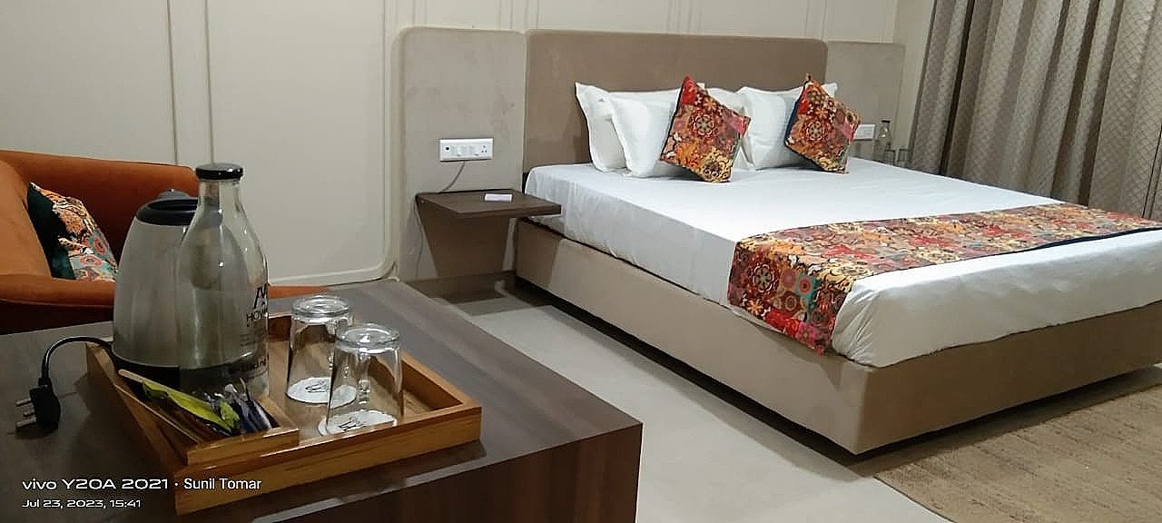 HHW Buddha Lineage Signature Room 3