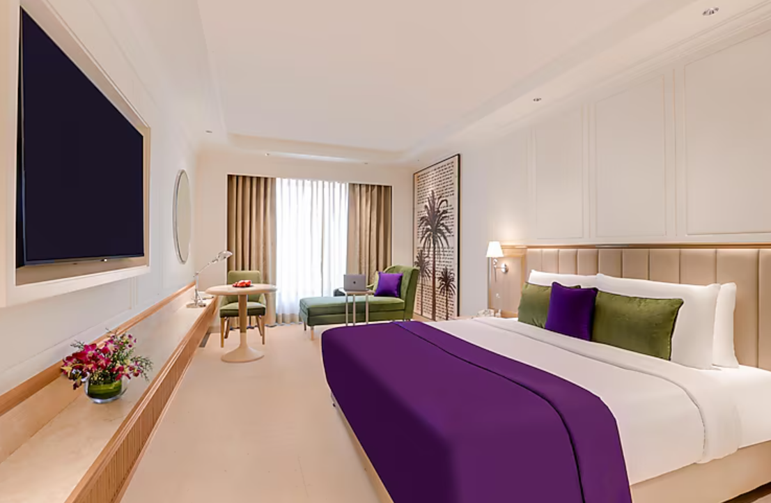 Deluxe Room with King Bed and City view