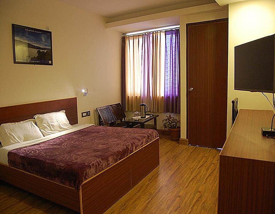 Family Room with Hot and Cold AC