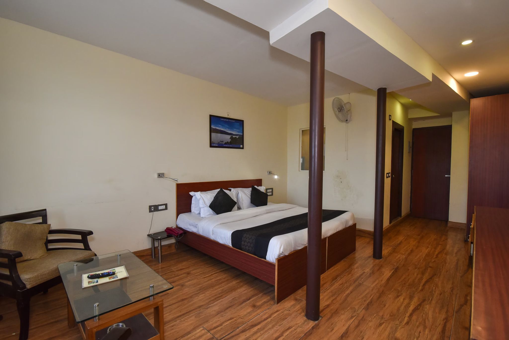 Deluxe Room Hot and Cold AC