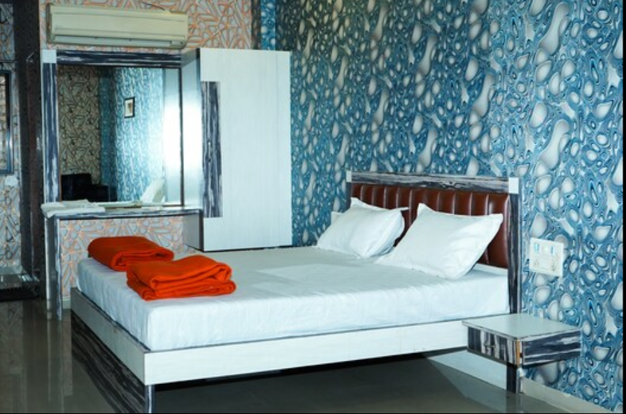 Hotel Triangle Deluxe AC Room