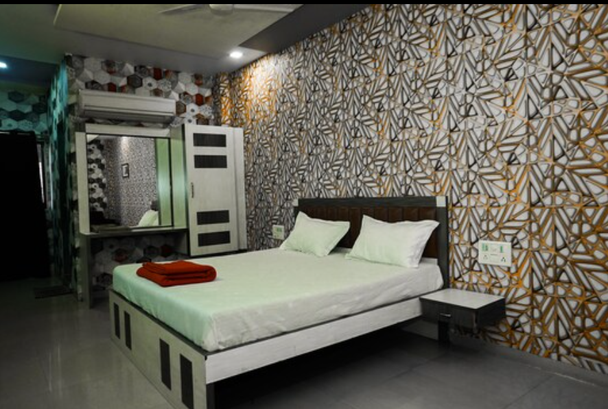 Hotel Triangle Deluxe AC Room 3