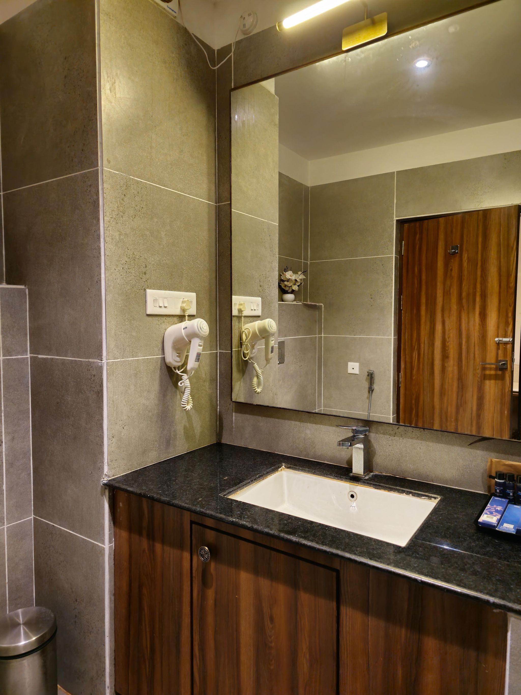 CREEK BOUTIQUE PREMIUM ROOM 10