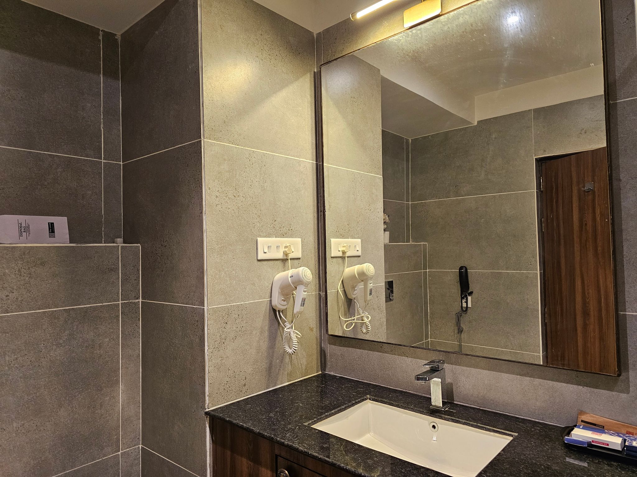 CREEK BOUTIQUE PREMIUM ROOM 11