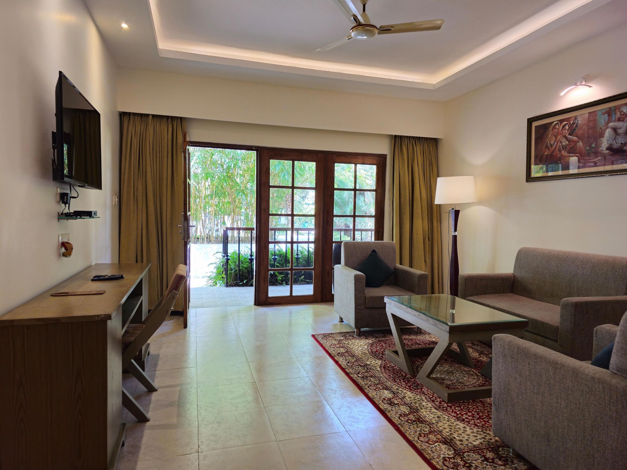 CREEK BOUTIQUE SUITE ROOM 9