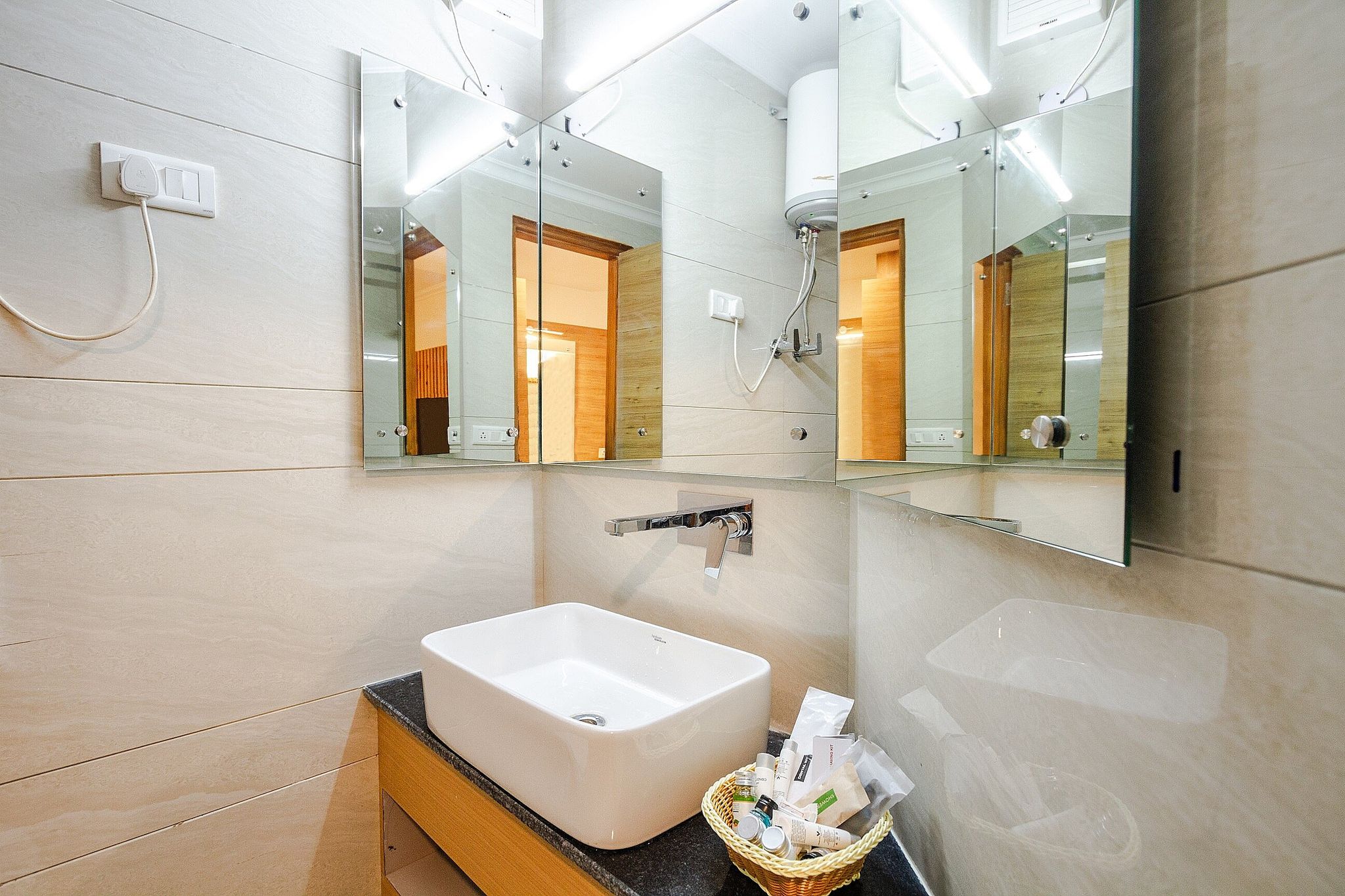 Anand Vardhan Resorts -A Spiritual & Wellness Retreat, Manali Deluxe Room 5