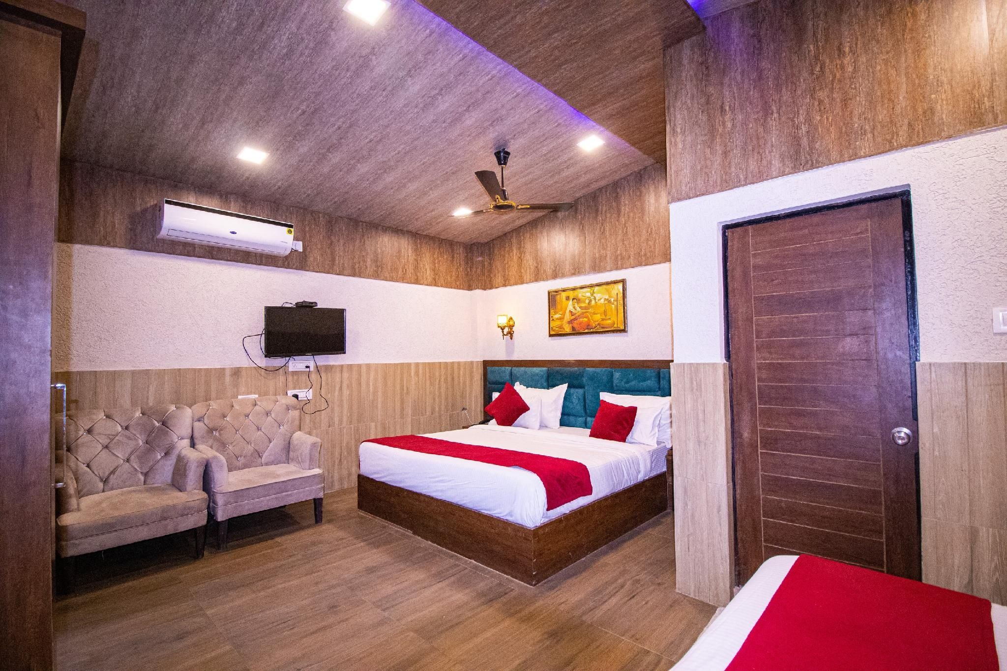 Super Deluxe Family Room