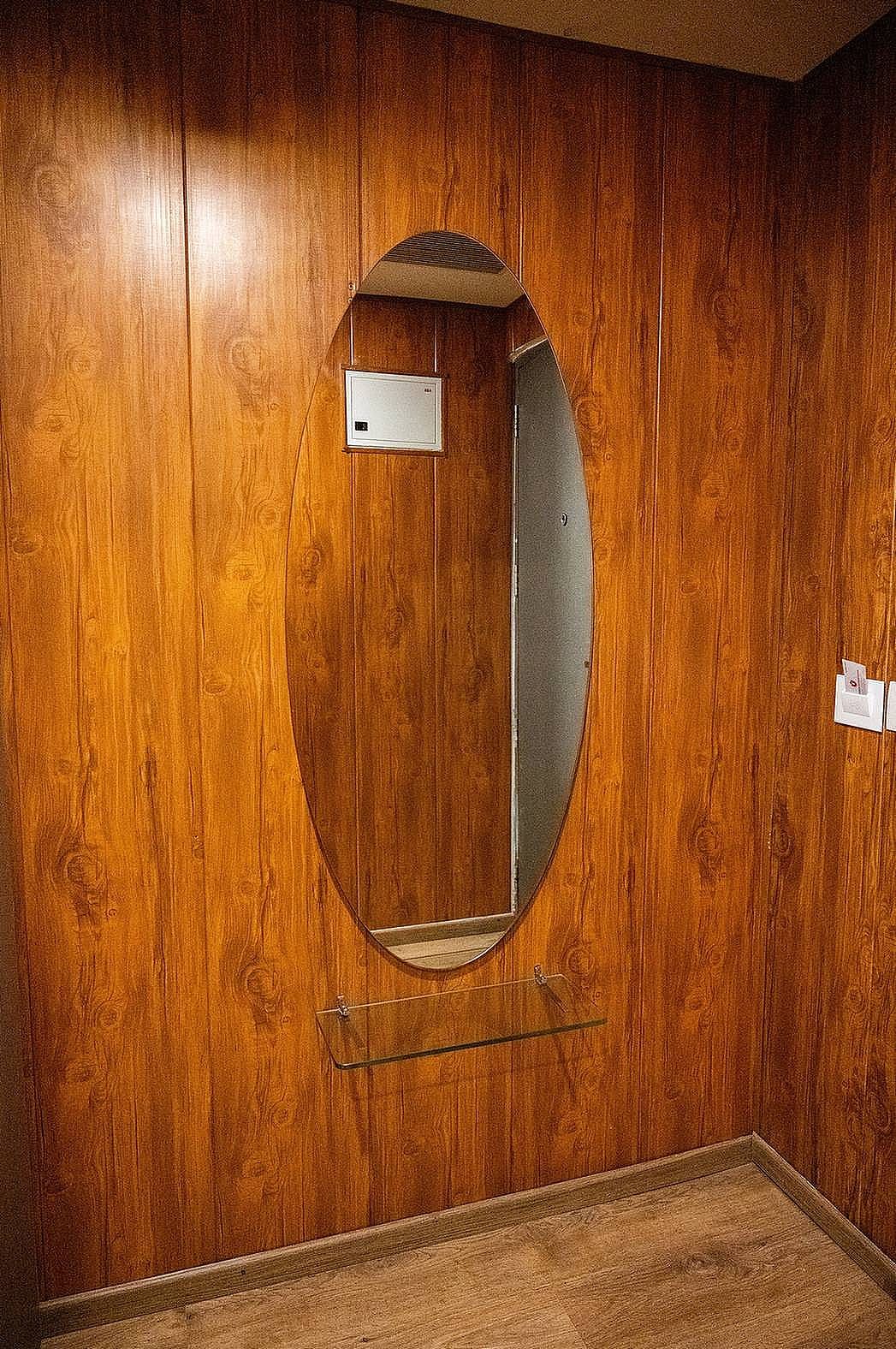 Hotel Asrani International Deluxe Executive Double Room 3