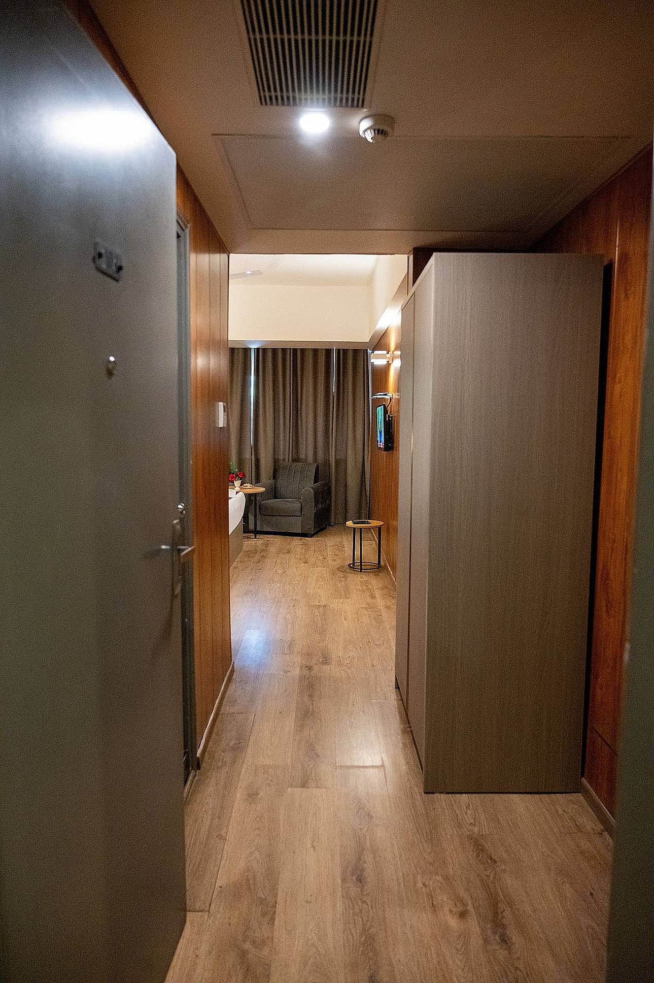 Hotel Asrani International Deluxe Executive Double Room 5