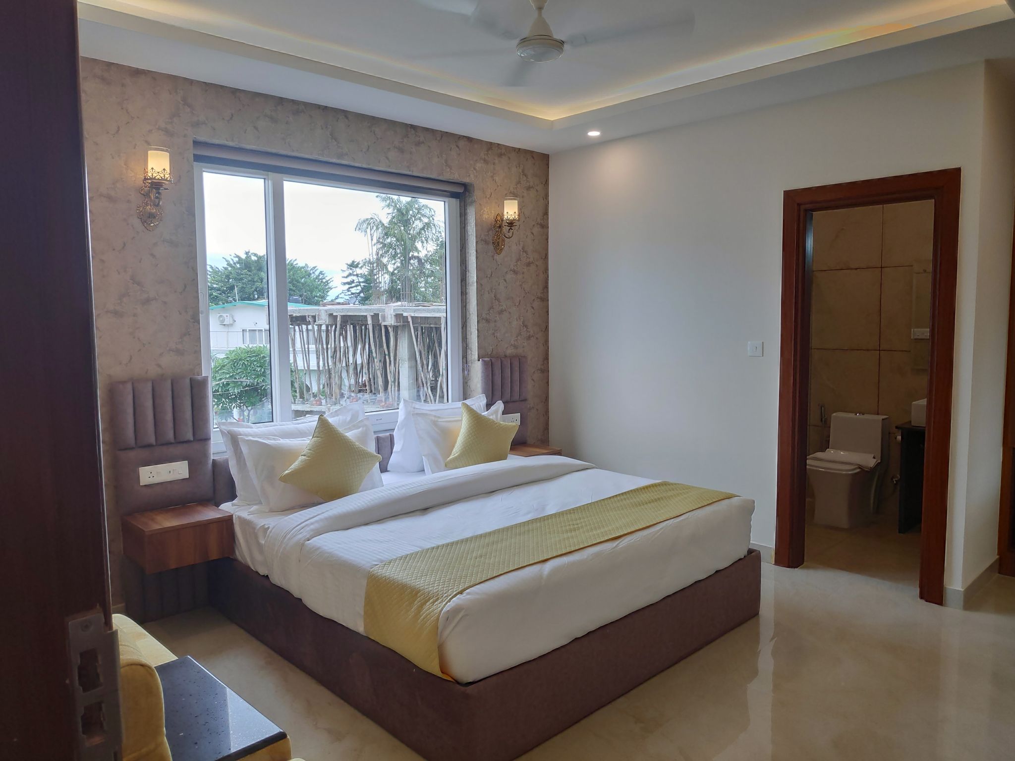 Hotel Golden Orchard Deluxe Room 4