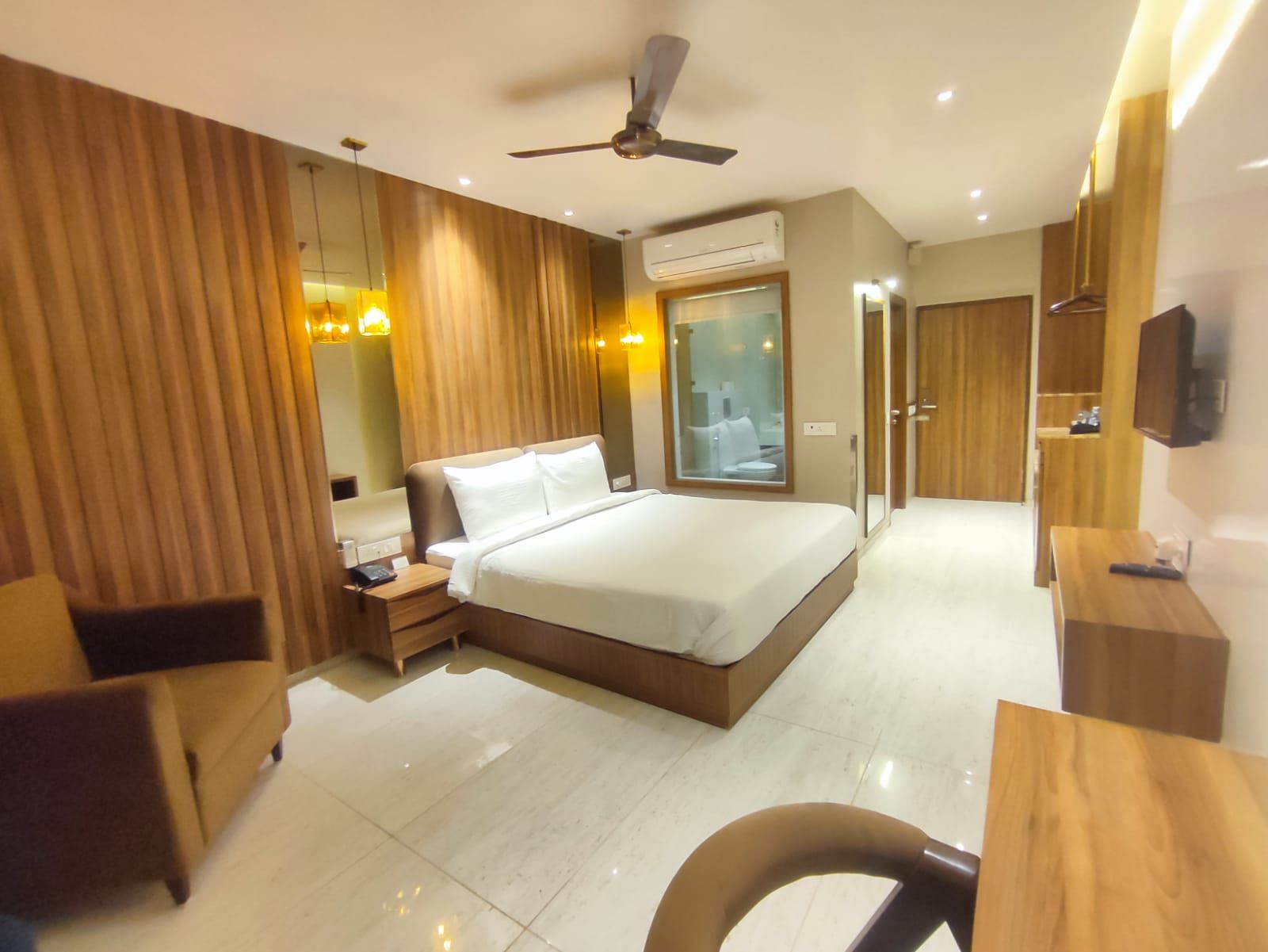 Alwar Vanyaevilas Luxury Room with Mountain View 9