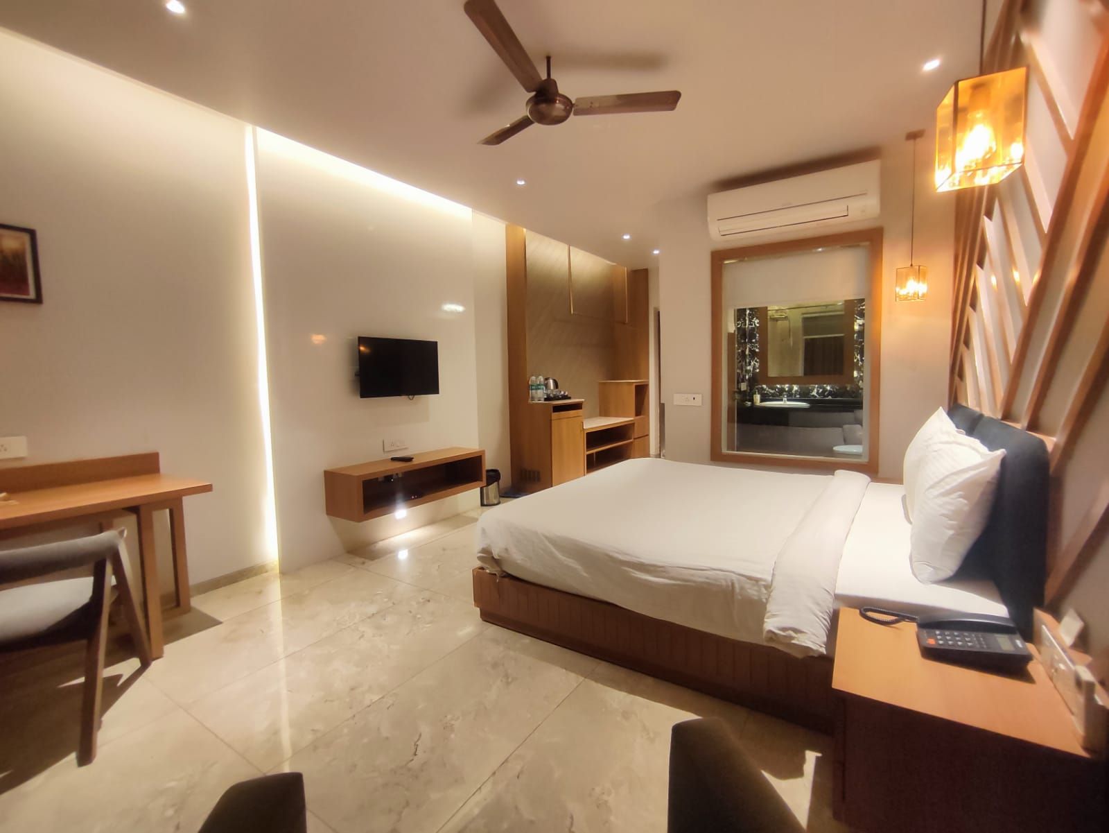 Alwar Vanyaevilas Luxury Room with Mountain View 10