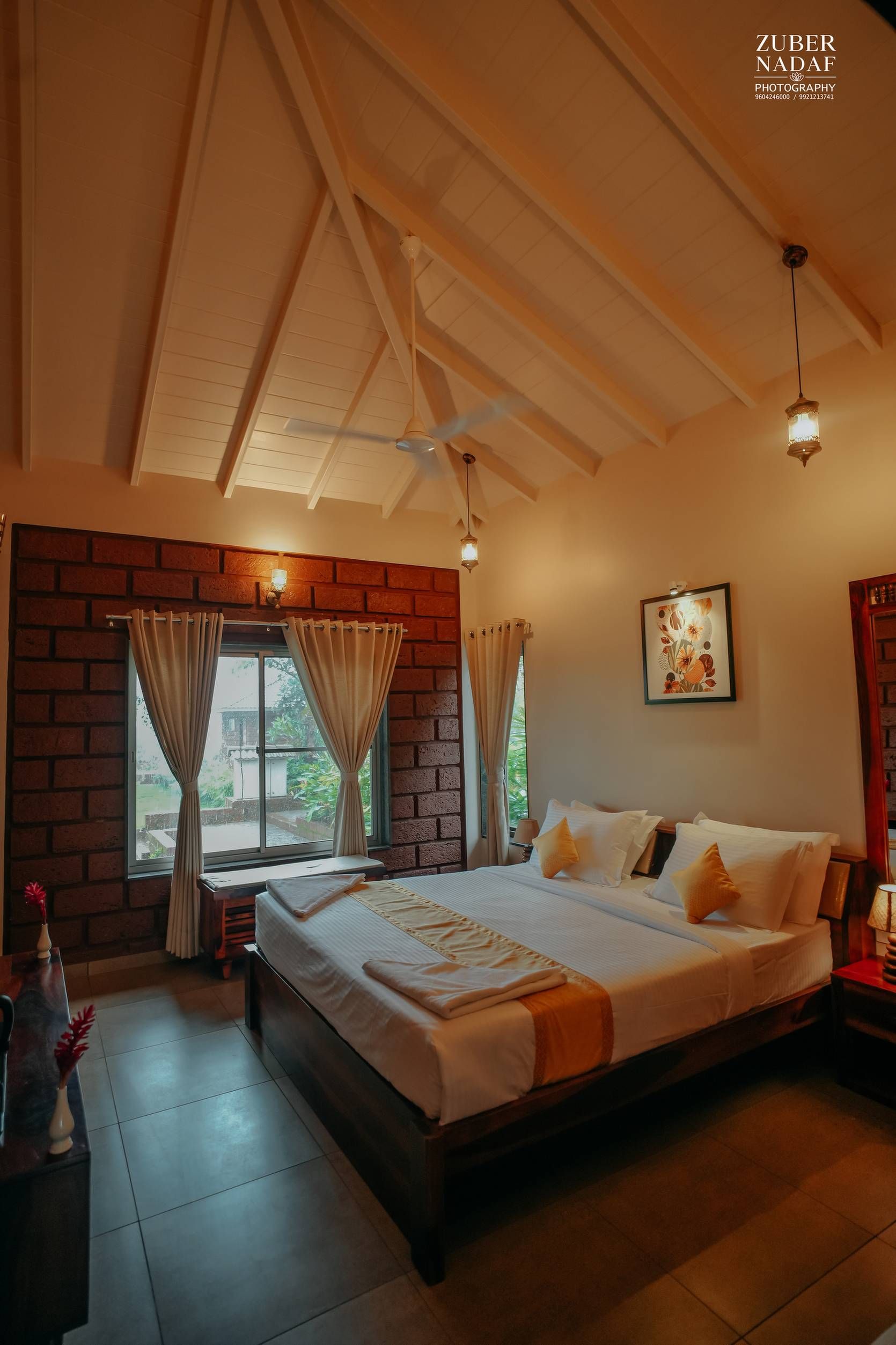 COMFORT ROOM + LIVING 4 OCCUPANCY