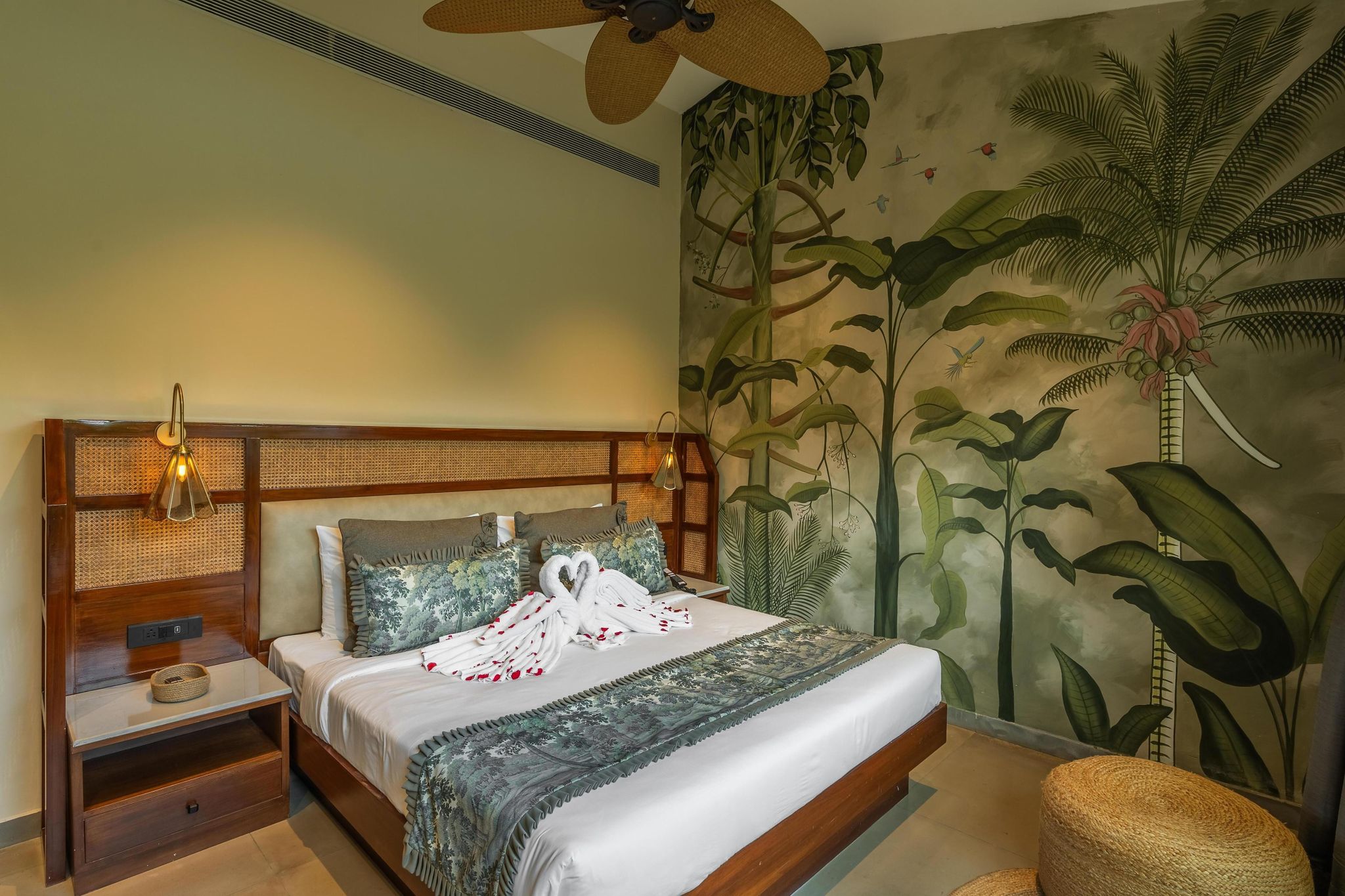 Pool Plus Room