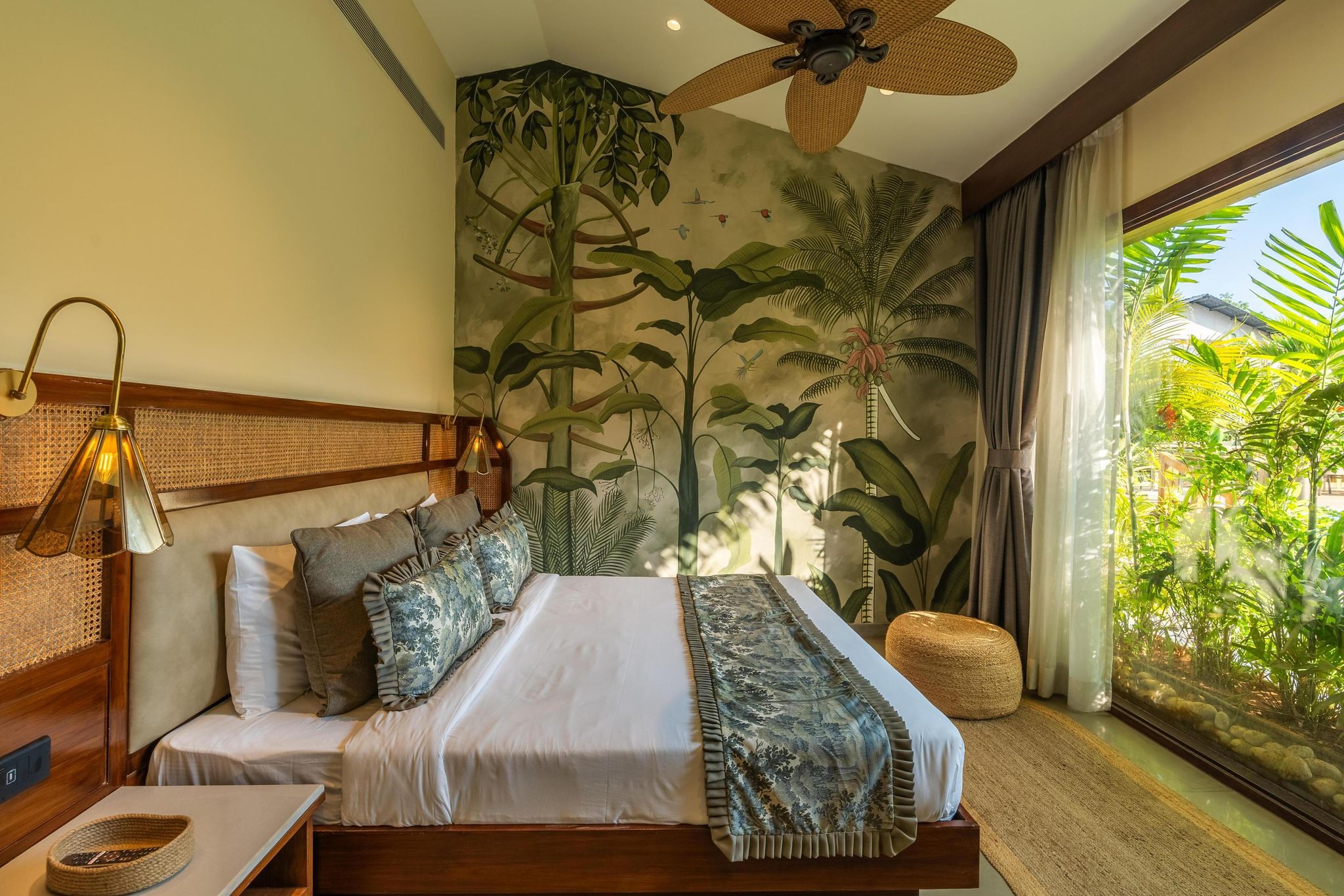 Pool Plus Room