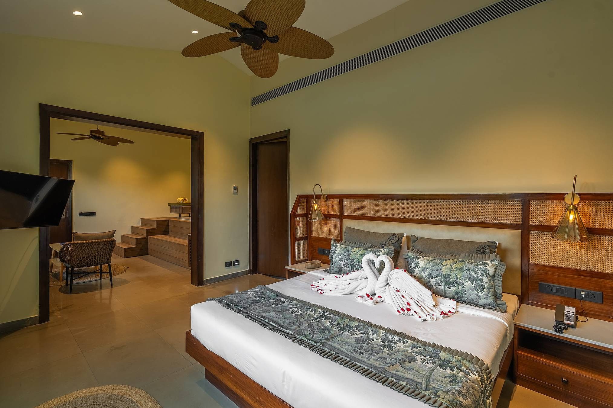 ROYALTY SUITE WITH PRIVATE PLUNGE BATH