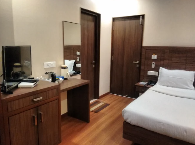 AC Room - Twin-Queen Bed - No Room Service