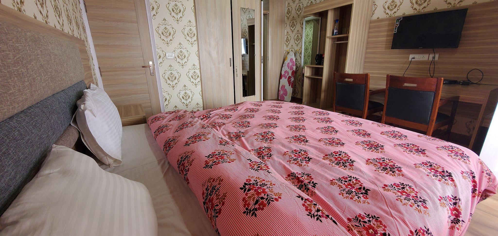 Lovely 2BHK , Massive Valley View