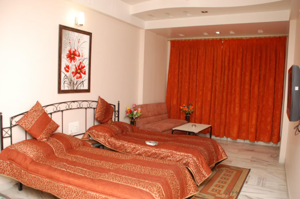 Hotel Vrandavan Royal Deluxe AC 4