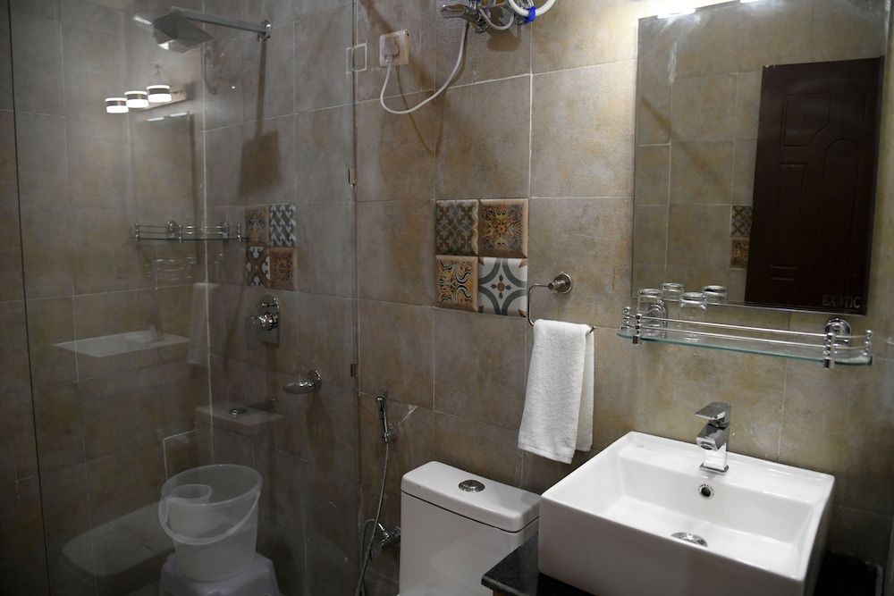 Aaroham by Aamod Dalhousie Deluxe Cottage 11