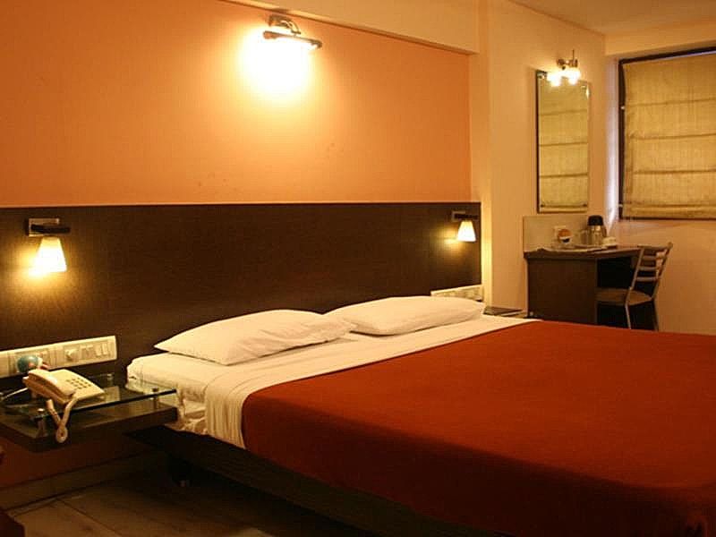 Rama Krishna Hotel Deluxe Room 4