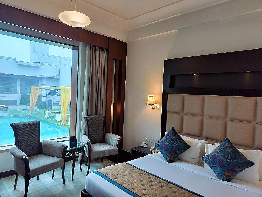  Deluxe Room with Pool View