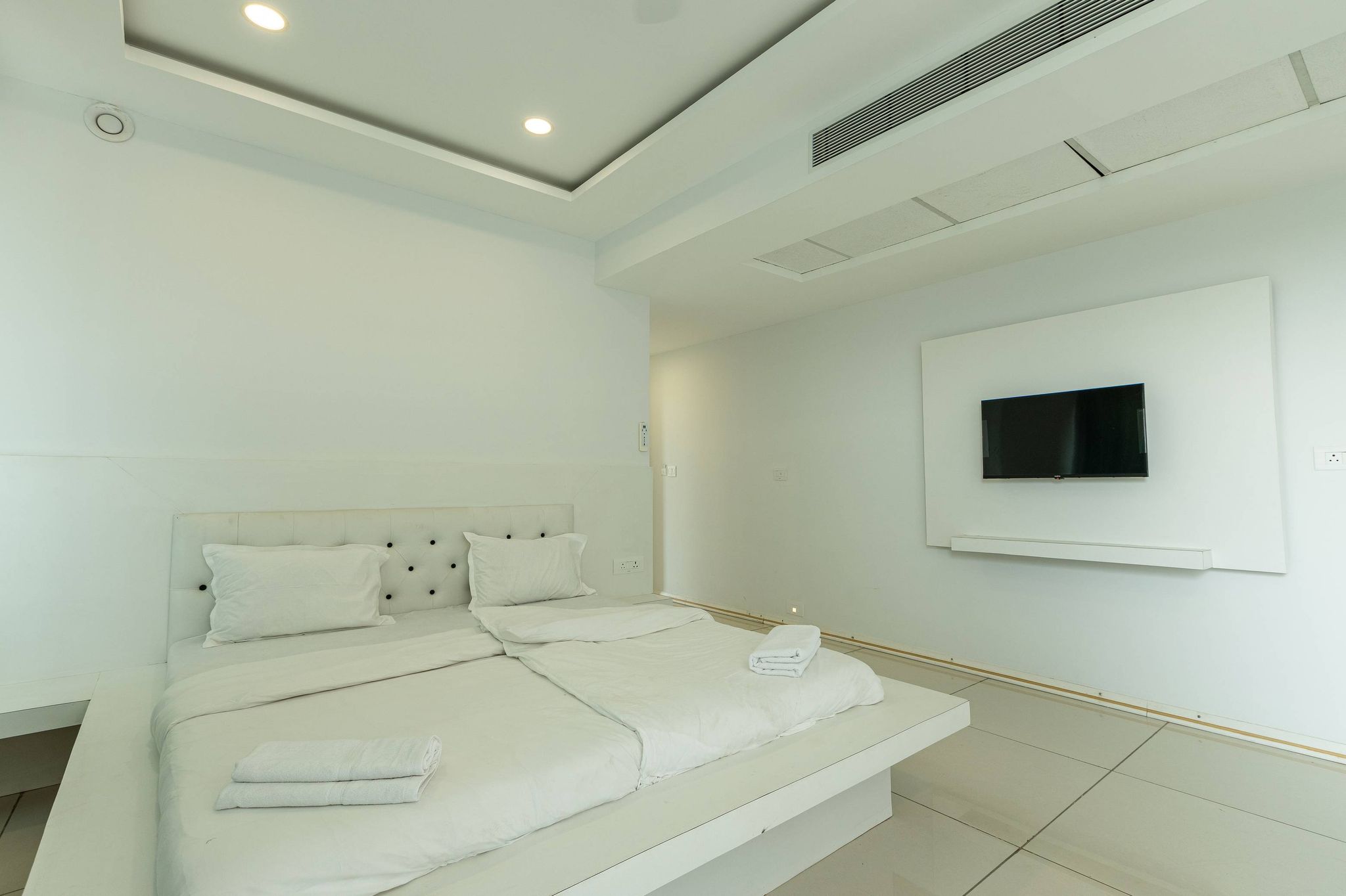 The Grand Monarch Deluxe Ac Room 4