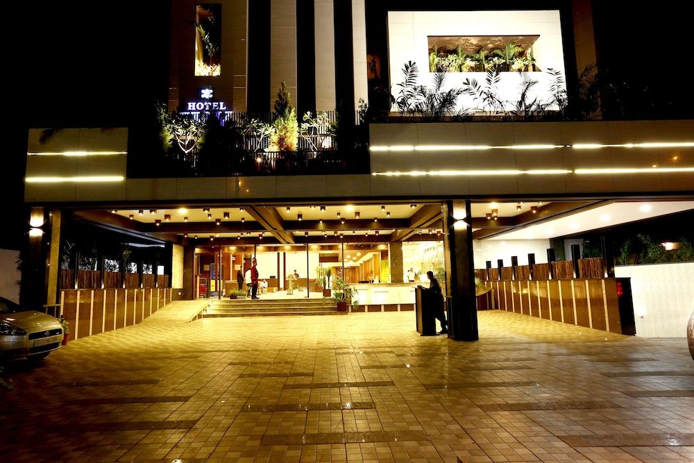 Front of property - evening/night