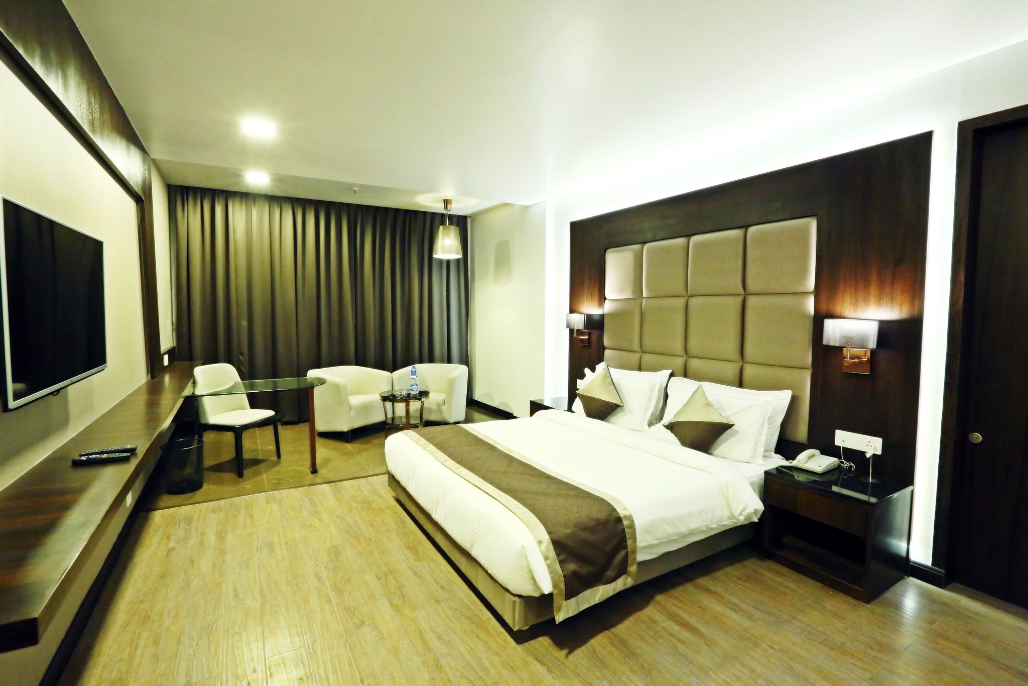 ELEGANT EXECUTIVE ROOM