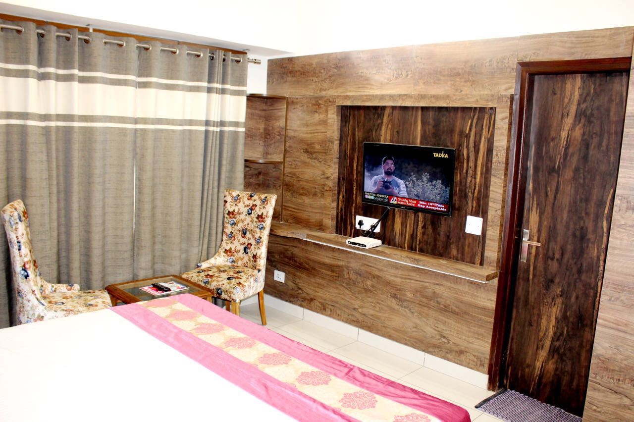 Hotel Royal Star Panchkula Deluxe Double Room  7