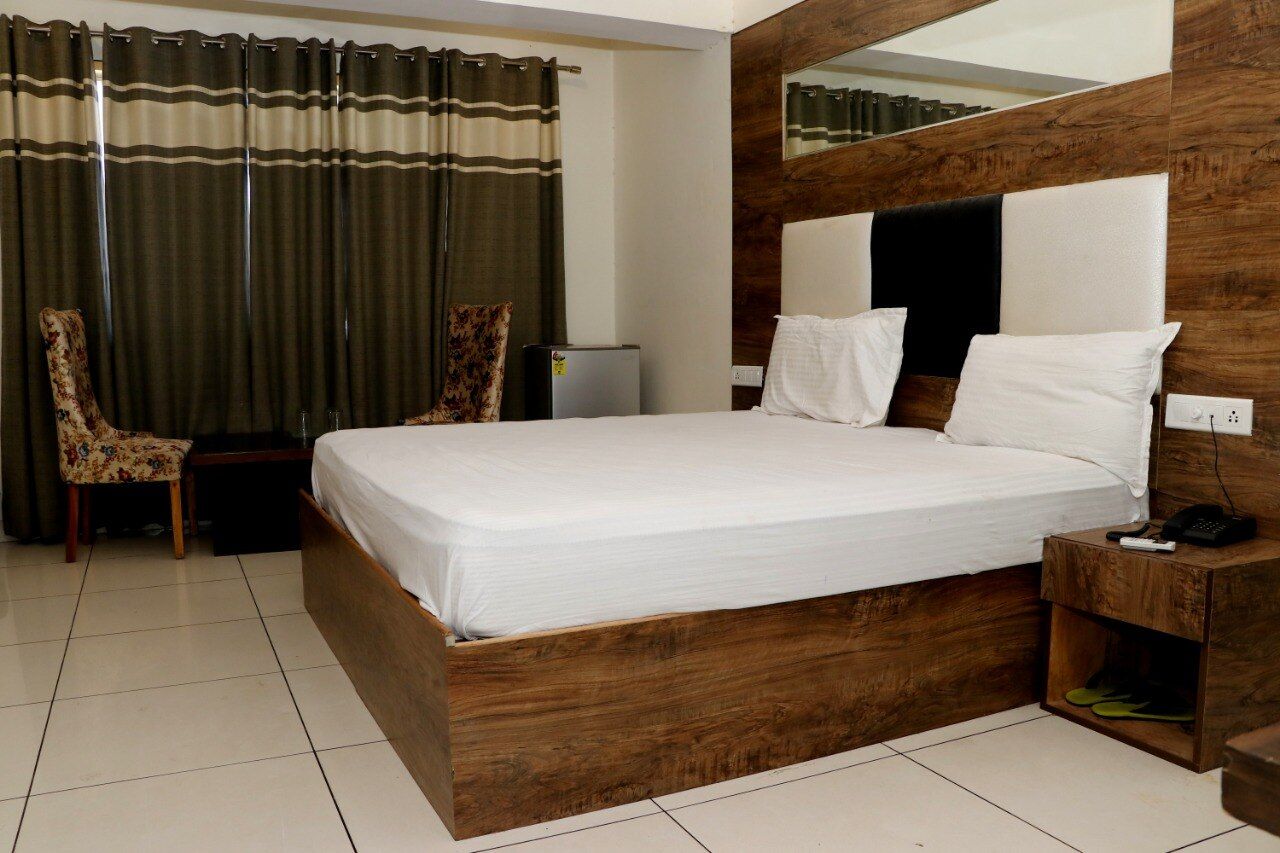 Hotel Royal Star Panchkula Deluxe Double Room  3