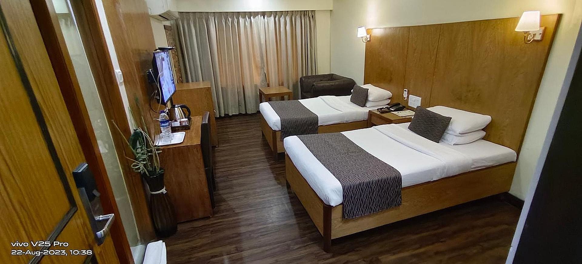 Kings International Juhu Deluxe Room 4
