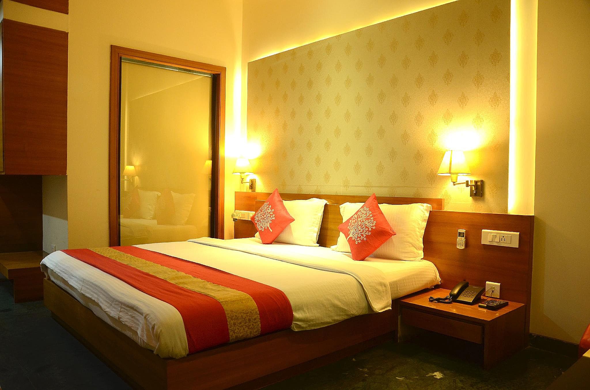 Hotel Shalimar Palace Deluxe Room 3
