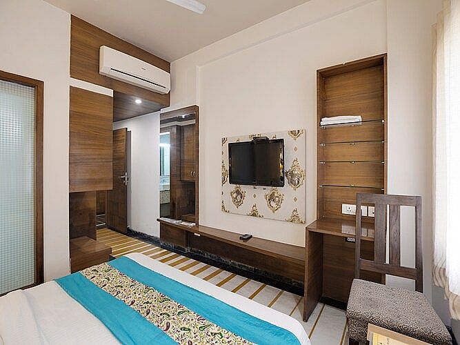Hotel Shalimar Palace Deluxe Room 7
