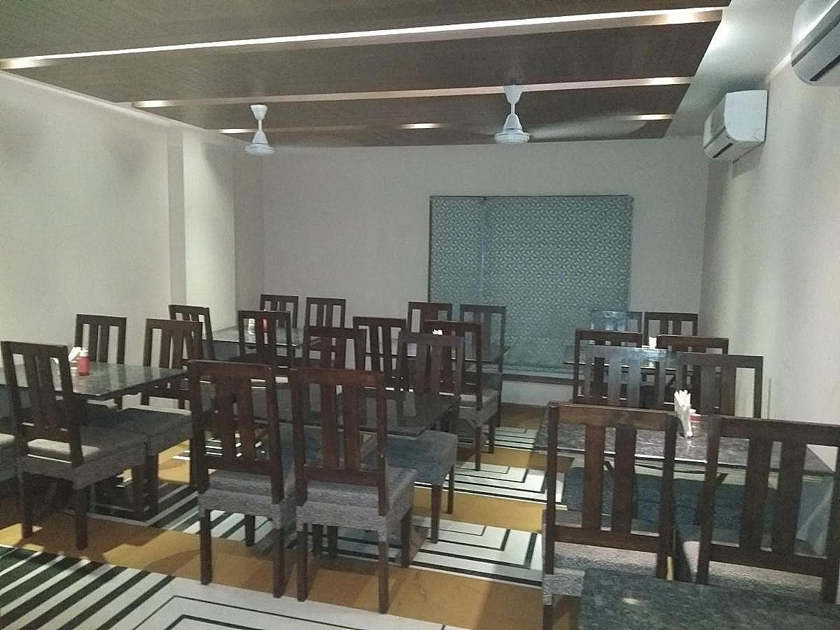 Food & Dining