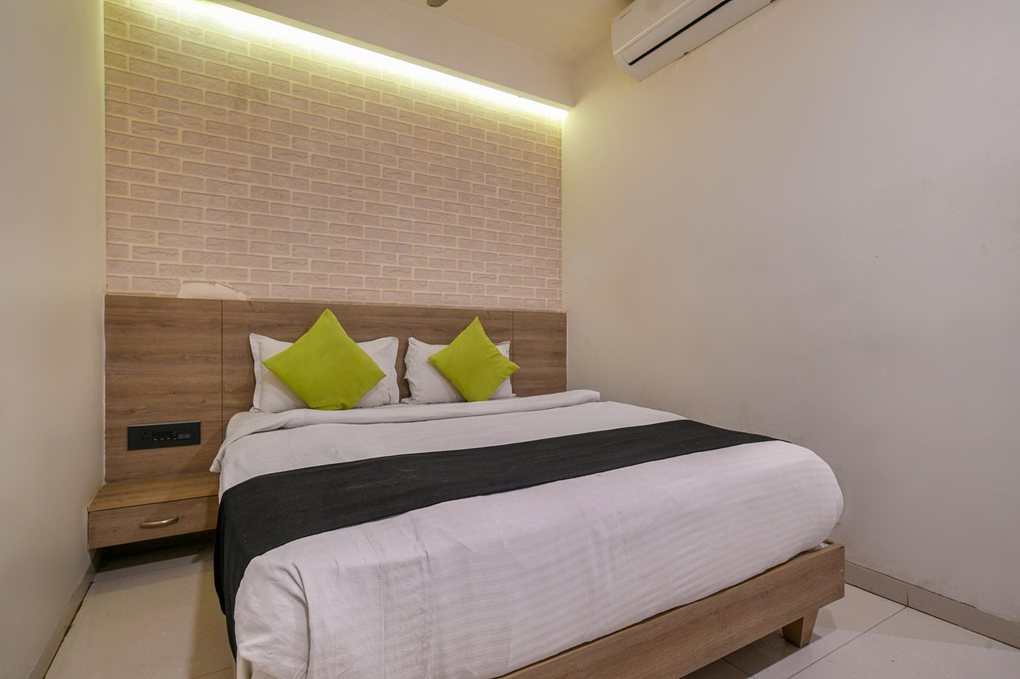Hotel Holiday Indore Classic Double Room 2
